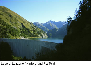 Stausee Lago di Luzzone / Hintergrund Piz Terri