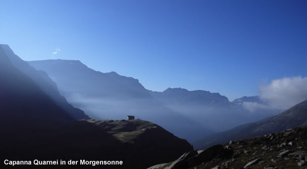 Capanna Quarnei in der Morgensonne